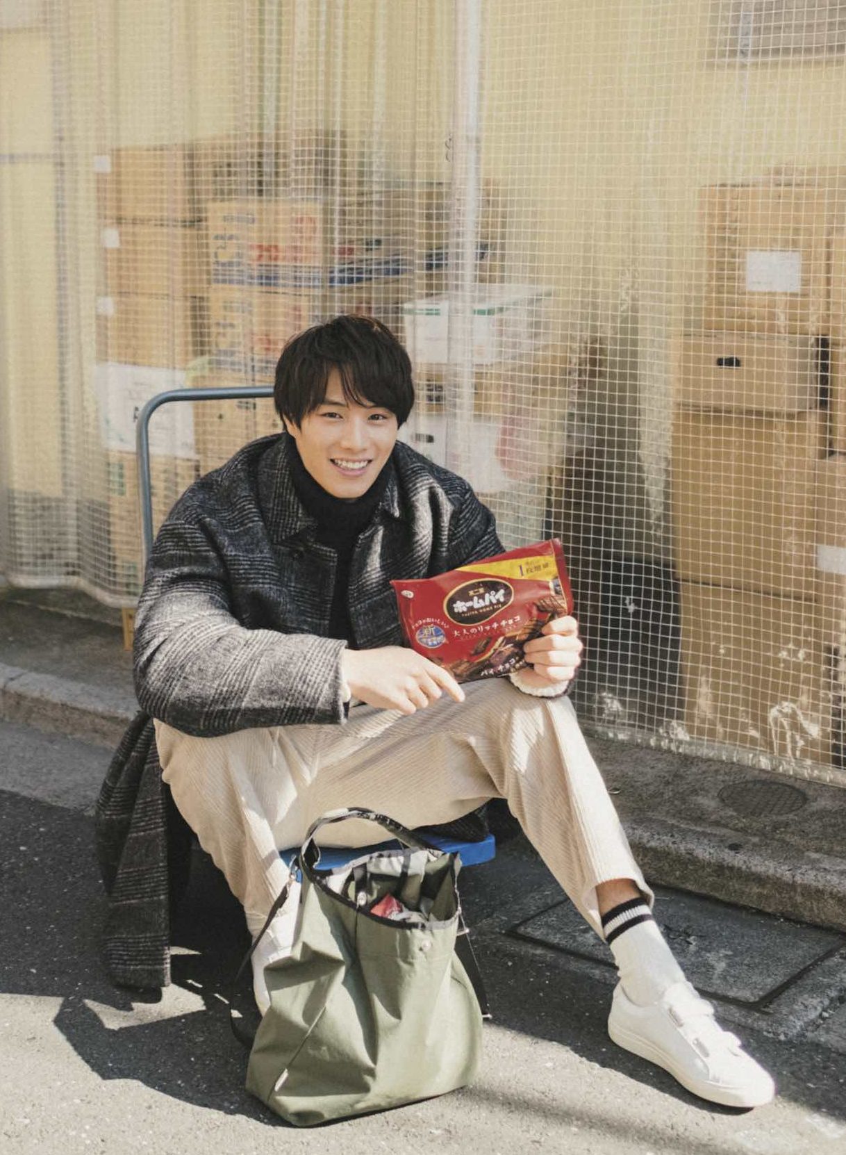 鈴木伸之が〈不二家〉「ホームパイ（大人のリッチチョコ）」とコラボレーション！